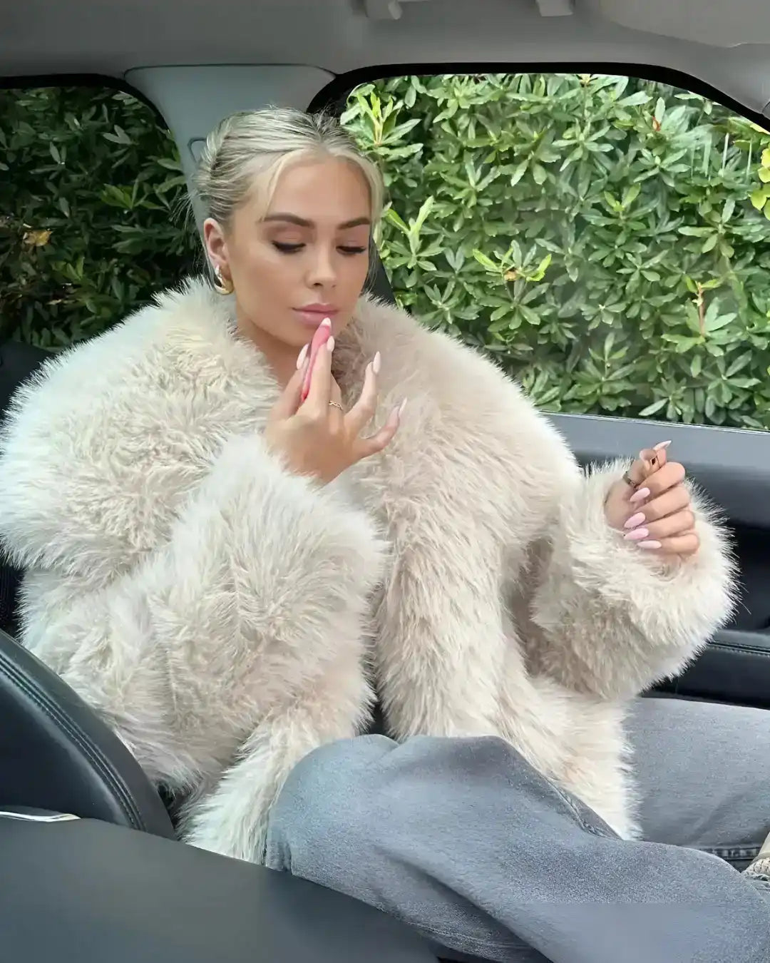 Casaco Lazarelle Sabrina com Textura Felpuda e Gola Ampla